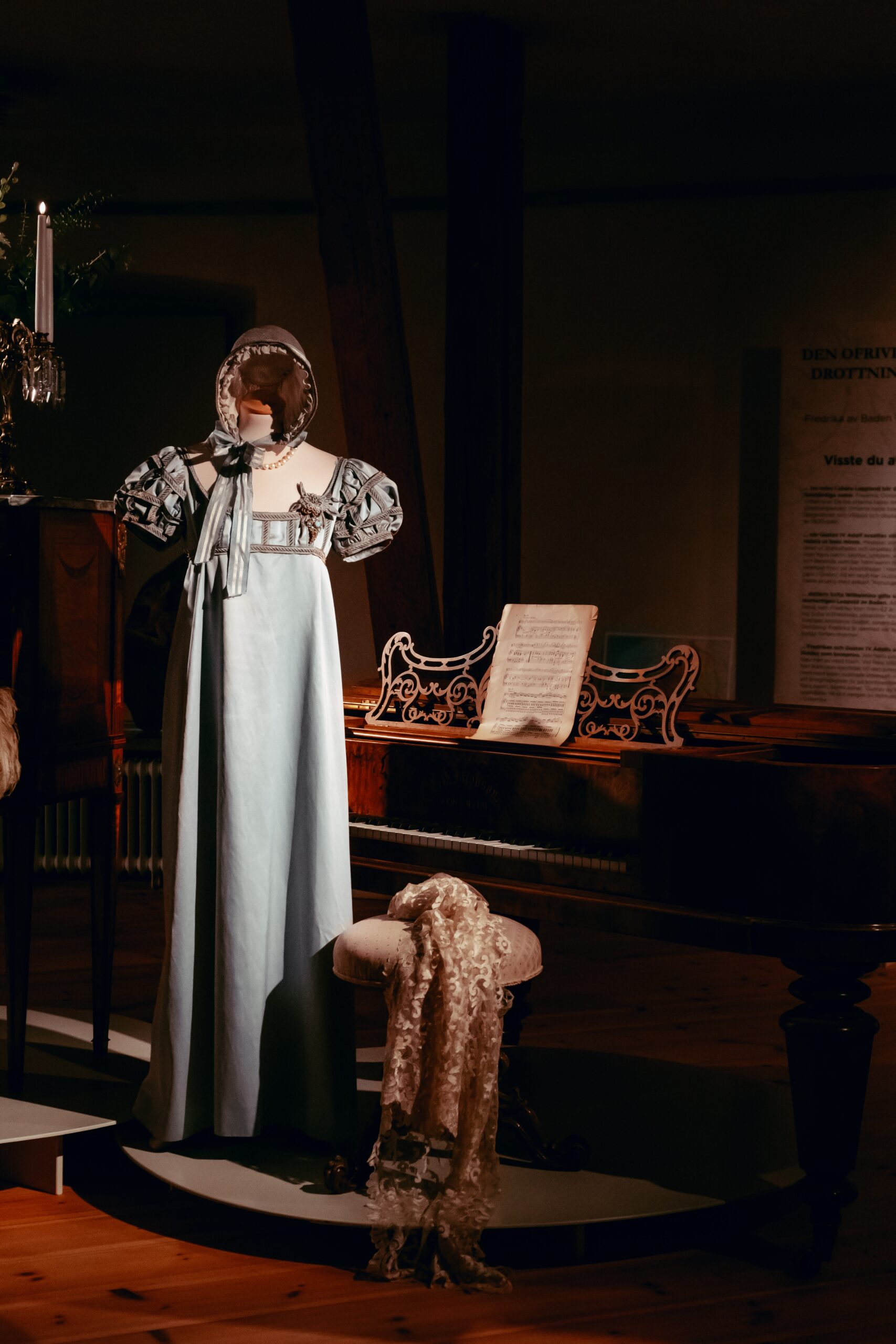 Philip Myrtorp - Dress from the exhibition Drottningarna